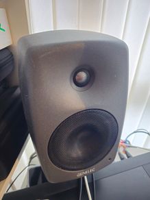 Genelec 8030c Pair + Genelec 8000-333b Table Stands
