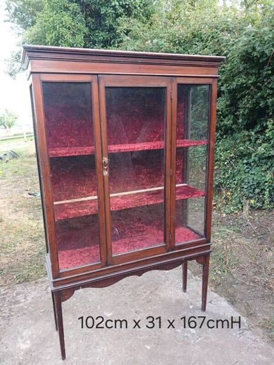 Vintage Display Cabinet / Vitrine