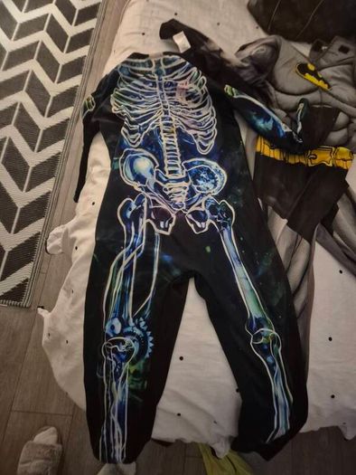 costume