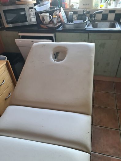 massage table