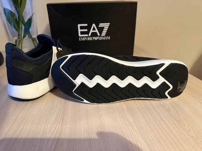 Emporio Armani EA7 Minimal Running U Trainers UK10