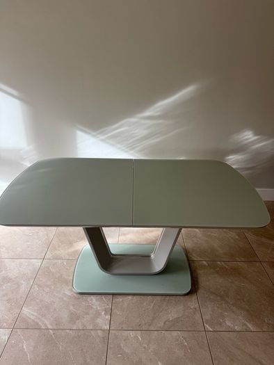 Extendable table