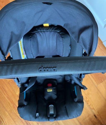 Doona i Car Seat and Stroller with Accessories - Nitro Black - Excellent Condition
