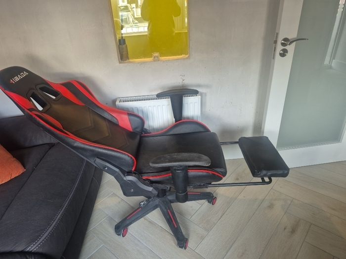 Reclining gaming chair