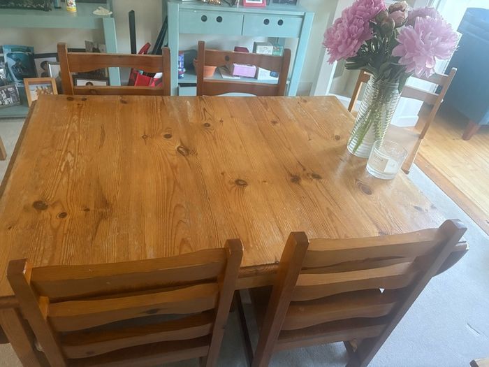 Table-extendable with 6 chairs