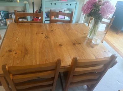 Table-extendable with 6 chairs