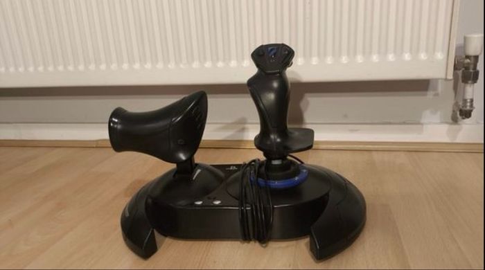 Thrustmaster Hotas 4