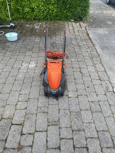 Electric lawnmower