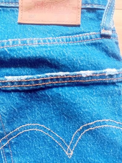 ladies jeans LEVI 501 size 26 28