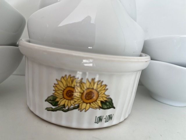 SUNFLOWER RAMEKIN Low-low.  With 6 fluted serving dishes for preserves. Total 7 items.