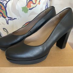 UNISA Black Leather Court Heels