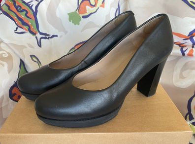 UNISA Black Leather Court Heels
