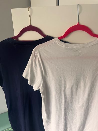 2 Levi's tees size M