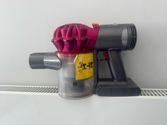 dyson (free shipping) v7 motorhead (not working) can be used for spares