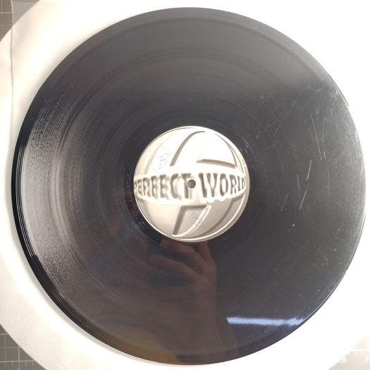 Friends Of Matthew - Out There! - Pulse-8 Records - Original Official Pressing! Quality Easrly 90s Breaks! Original Mix Condition: Excellent!