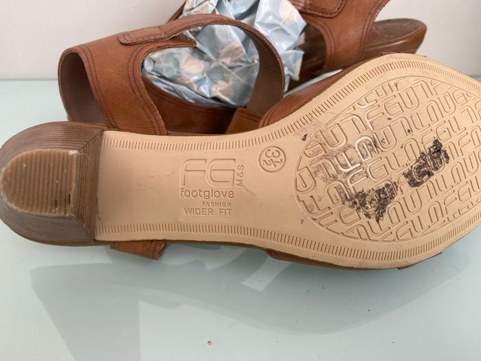 Like New, wide fit, size 3.5