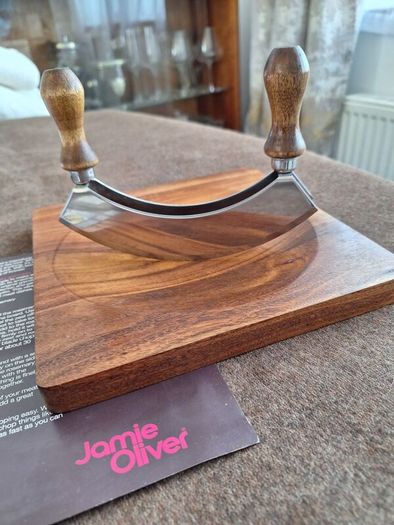 Jamie Oliver Mezzaluna and Acacia Wood Board