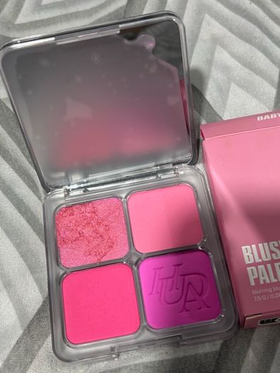 Huda beauty blush palette