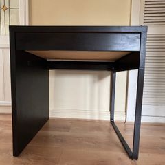 Small home office writing/computer desk with drawer. Perfect condition