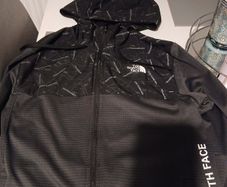 Mens North Face coat(size small)