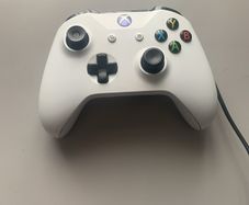 xbox one controller with battery pack