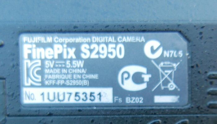 Fujifilm FinePix S2950 14MP Digital Bridge Camera