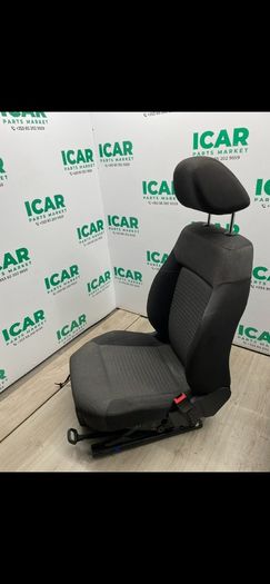 2011 Volkswagen Polo Front Seats