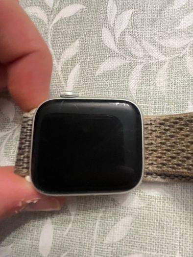 Apple Watch SE GEN 2 with 10 straps + charger