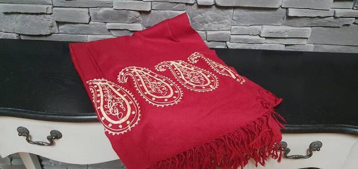 Paisley Clarnet Throw with Tassles