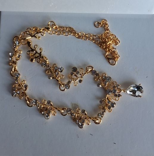 Elegant Gold Delicate Floral & Leaf Filigree Necklace