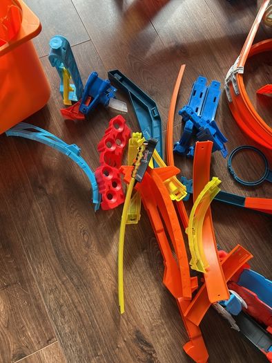 Hot Wheels Massive Look and tracks