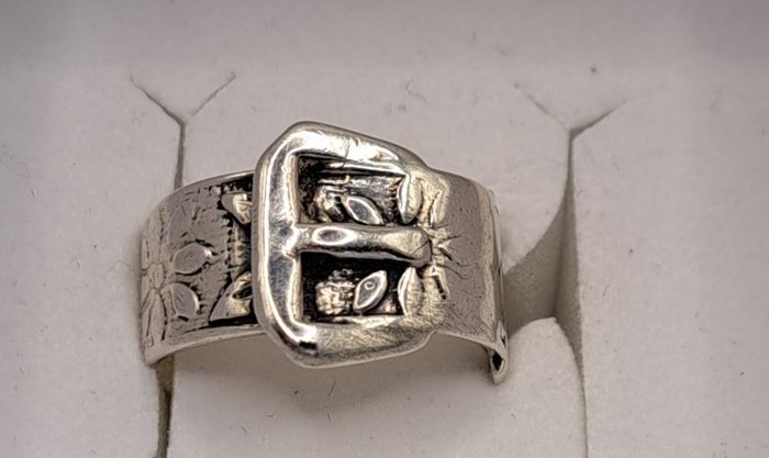 Vintage sterling silver ring size L