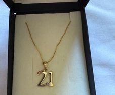 9k/375 Hallmarked gold chain & DIAMOND pendant 21 yr.