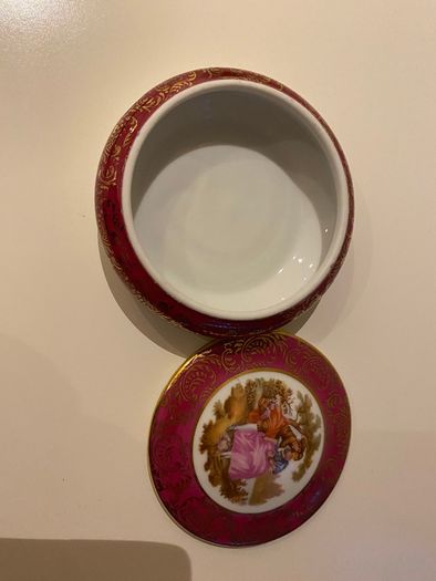 Limoges pretty vintage porcelain trinket box
