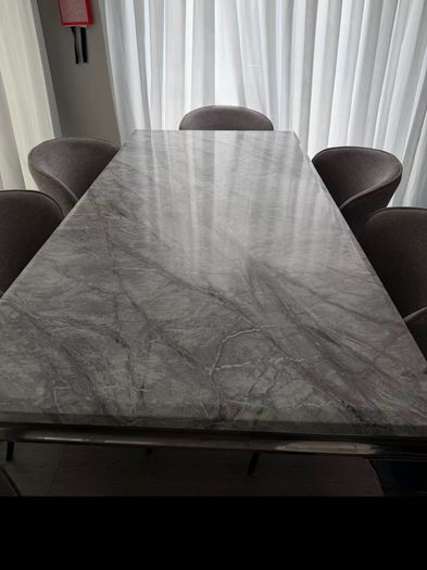 table and 6 chairs