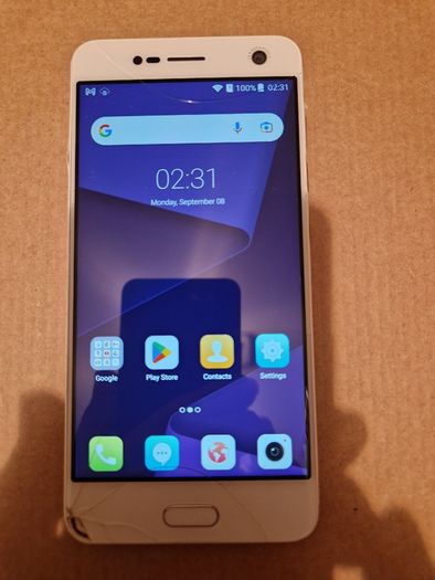 ZTE BLADE V8, 3GB Ram, 32 GB HDD, excellent Battery, 2 cracks on screen, doesn't affect operation
