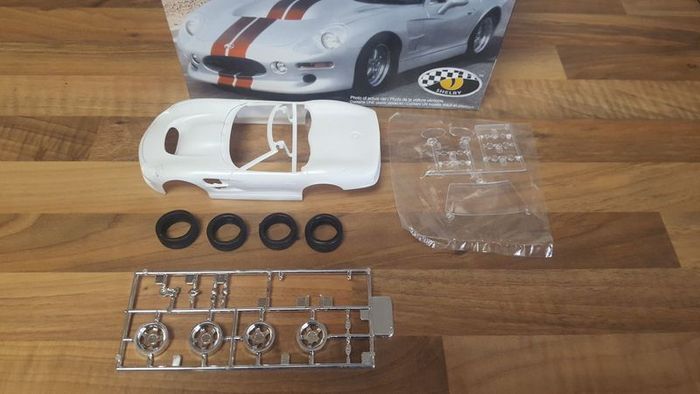 Revell Shelby series 1 1/25 model kit