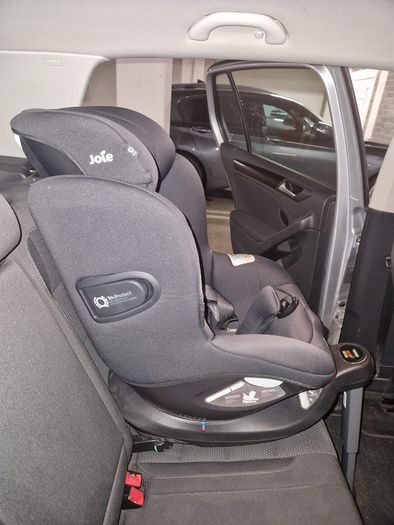 Joie i-Spin 360 child car seat in black