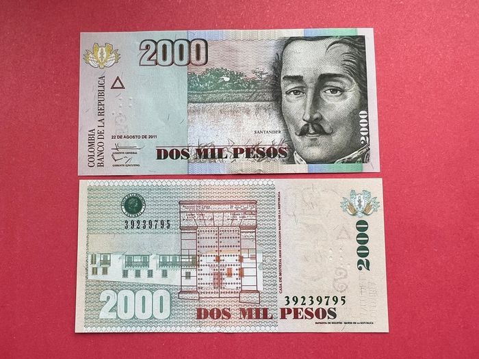 Colombia  2000. Pesos. 2011. Pick 457.  ( Uncirculated )