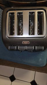 toaster works fine.needs a clean