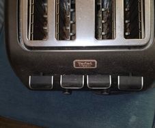 toaster works fine.needs a clean