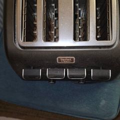 toaster works fine.needs a clean