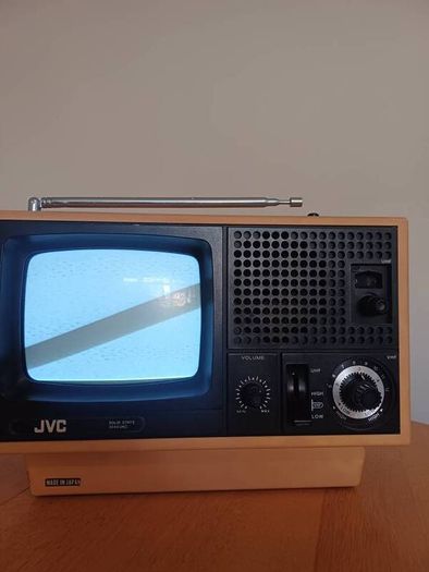 Vintage JVC 3040 Solid State Portable TV | Retro 1970s