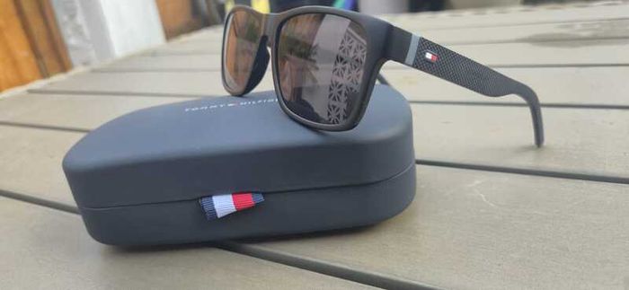 Tommy Hilfiger Sunglasses TH 1718/S with Grey Lenses Black