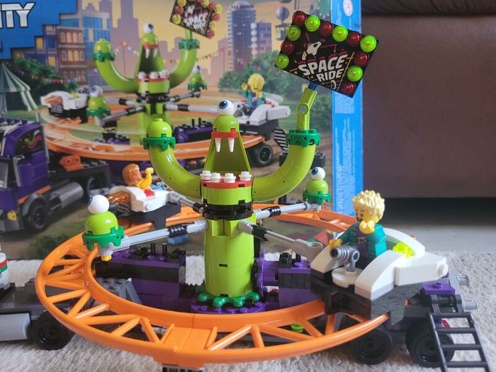 Original Lego City 60313 Space Ride Amusement Truck