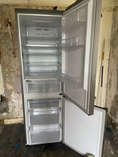 Samsung Series 6 Frost Free Freestanding Fridge Freezer Grey