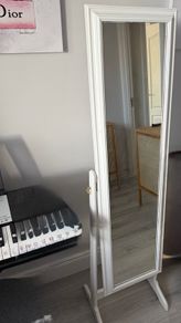 Free standing mirror