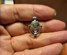 Vintage Silver Avon Calling Brooch Vintage 80s Door Knocker Pin 2cm Leam Prod