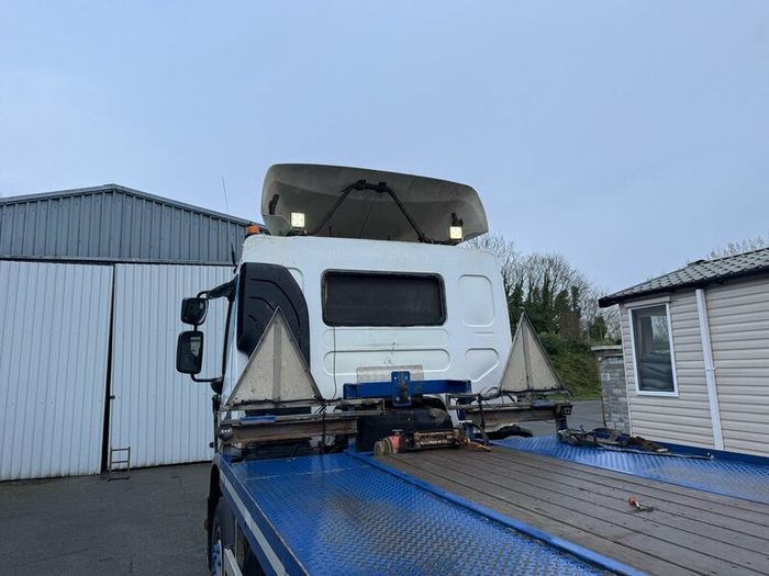 Caravan Transport truck