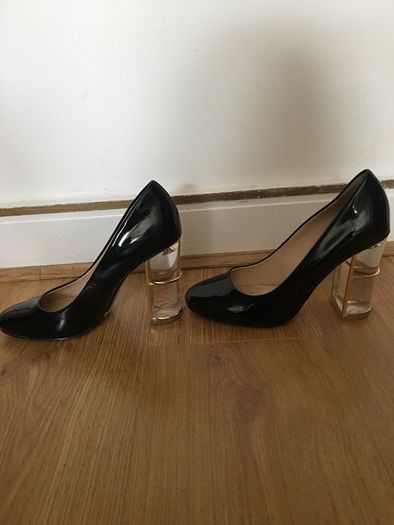Zara leather patent courts. In good condition